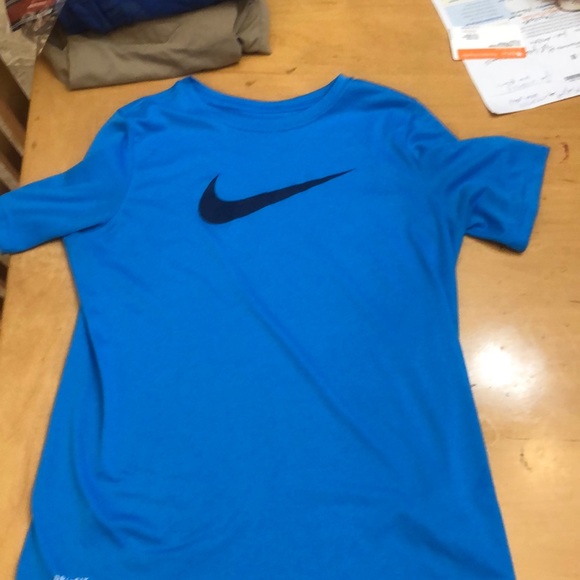 Kids Xl dry fit Nike shirt - Picture 1 of 1